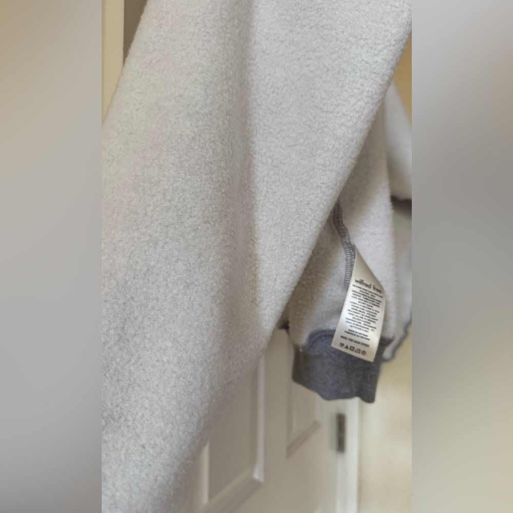 Aritzia Wilfred Free Heather Gray Crewneck Sweatshirt - Picture 8 of 10
